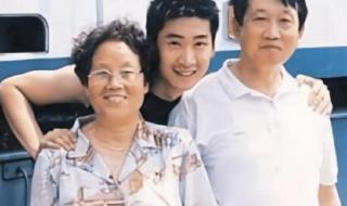 周杰发文悼念过世母亲